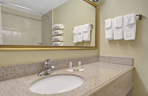 McDonough Hotel | Super 8 by Wyndham Mcdonough GA