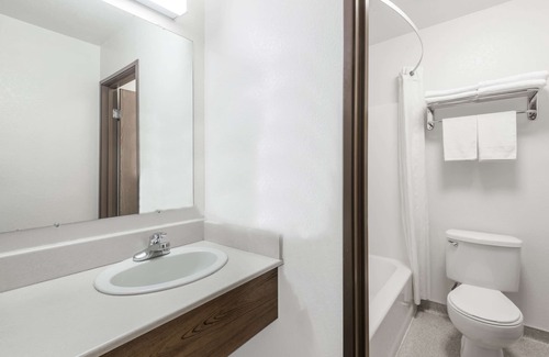 Grant Creek Hotel | Super 8 by Wyndham Missoula/Reserve St.