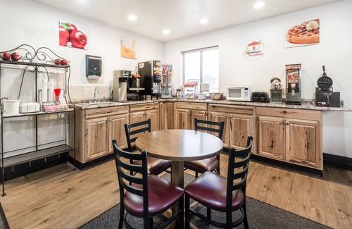 Grant Creek Hotel | Super 8 by Wyndham Missoula/Reserve St.