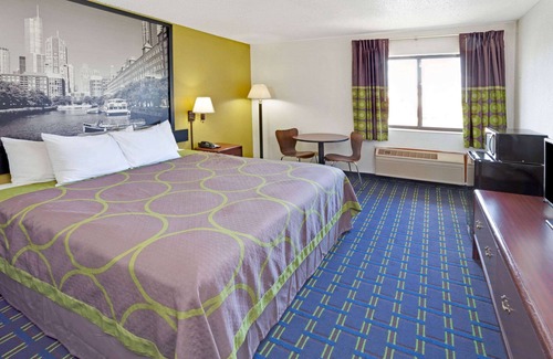 Monee Hotel | Super 8 by Wyndham Monee