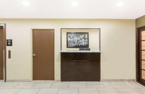 Lincoln Acres Hotel | Super 8 by Wyndham National City Chula Vista