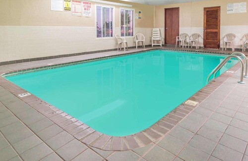 O'Fallon Hotel | Super 8 by Wyndham O'Fallon MO/St. Louis Area