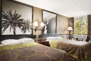 National Gardens Hotel | Super 8 by Wyndham Ormond Beach
