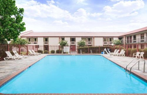 Oxford Hotel | Super 8 by Wyndham Oxford