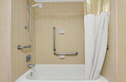 Oxford Hotel | Super 8 by Wyndham Oxford