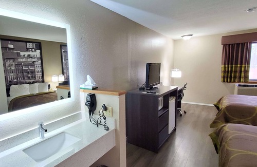Paris Hotel | Super 8 by Wyndham Paris