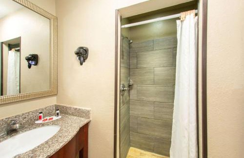 South Pensacola Hotel | Super 8 by Wyndham Pensacola NAS Area