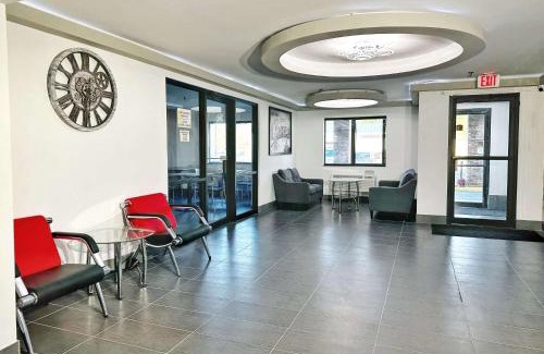 Peoria Hotel | Super 8 by Wyndham Peoria