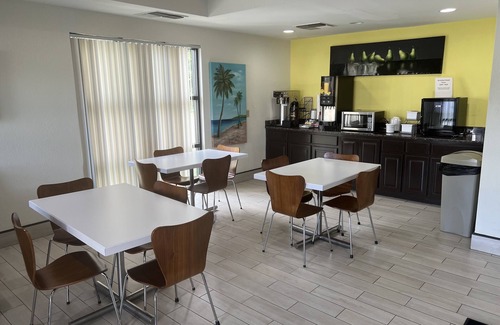 Petersburg Hotel | Super 8 by Wyndham Petersburg
