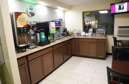 Mosby Hotel | Super 8 by Wyndham Richmond Airport VA