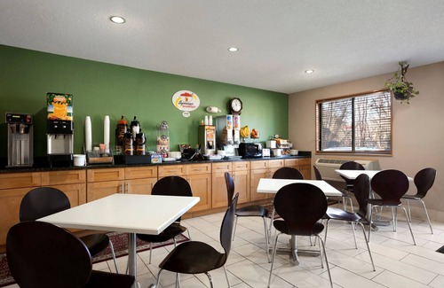 Mosby Hotel | Super 8 by Wyndham Richmond/Chamberlayne Rd