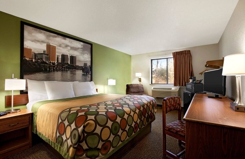 Mosby Hotel | Super 8 by Wyndham Richmond/Chamberlayne Rd