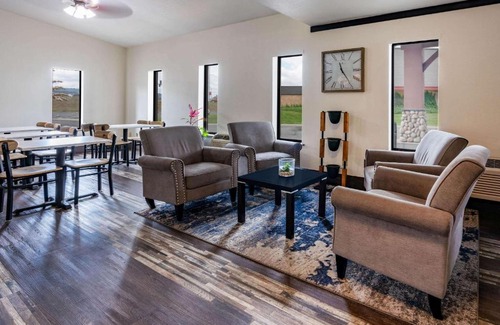 Spokane Valley Hotel | Super 8 by Wyndham Spokane Valley