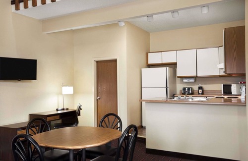 Salem Hotel | Super 8 by Wyndham Salem