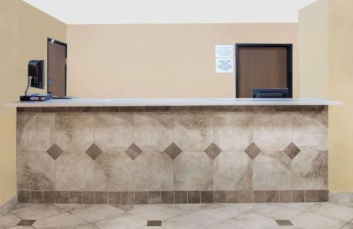 Sheboygan Hotel | Super 8 by Wyndham Sheboygan WI