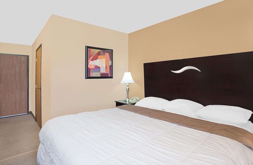 Sheboygan Hotel | Super 8 by Wyndham Sheboygan WI