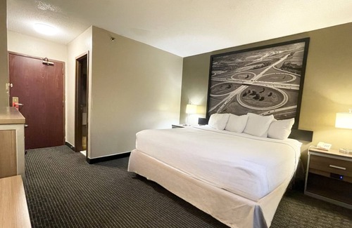 St. Charles Hotel | Super 8 by Wyndham St Charles