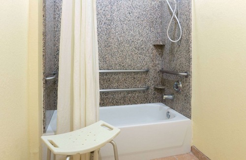 Stafford Hotel | Super 8 by Wyndham Stafford Sugarland Area