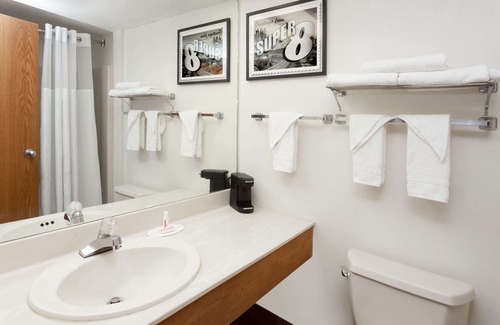 Stevensville Hotel | Super 8 by Wyndham Stevensville/St. Joseph