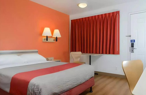 Turlock Hotel | Super 8 by Wyndham Turlock