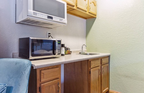 Uniontown Hotel | Super 8 by Wyndham Uniontown PA