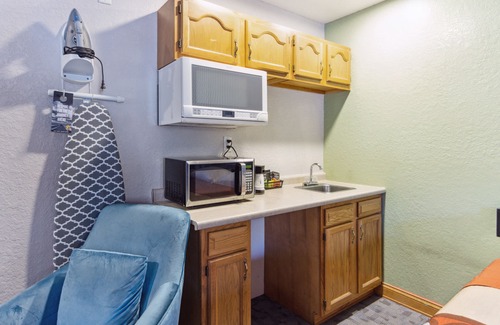 Uniontown Hotel | Super 8 by Wyndham Uniontown PA