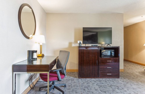 Uniontown Hotel | Super 8 by Wyndham Uniontown PA