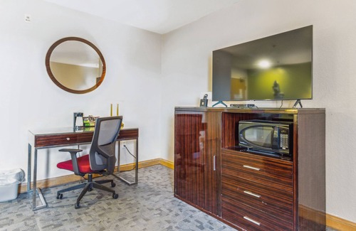 Uniontown Hotel | Super 8 by Wyndham Uniontown PA