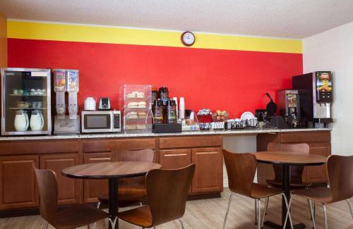 Briargate Hotel | Super 8 by Wyndham Colorado Springs/Afa Area