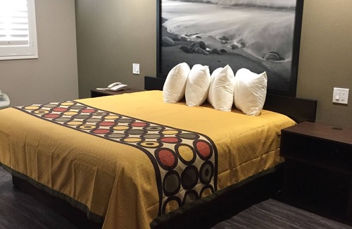 Lincoln Acres Hotel | Super 8 by Wyndham National City Chula Vista