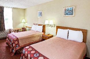 Walterboro - St. George Hotel | Super 8 by Wyndham Walterboro