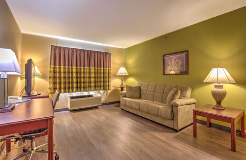 Waterloo Hotel | Super 8 by Wyndham Waterloo