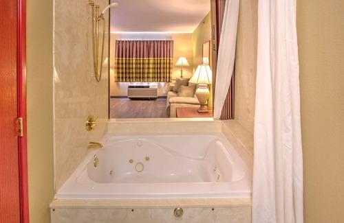 Waterloo Hotel | Super 8 by Wyndham Waterloo
