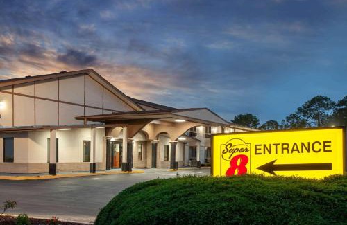 Waycross Hotel | Super 8 by Wyndham Waycross GA