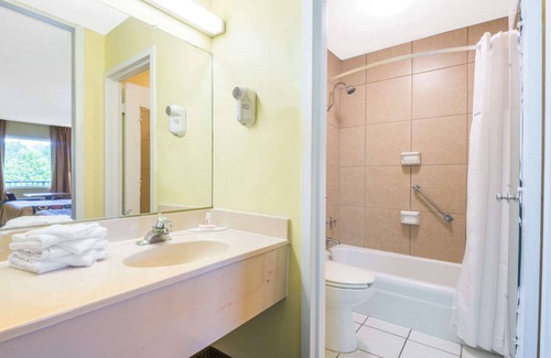 Williamsburg Hotel | Super 8 by Wyndham Williamsburg