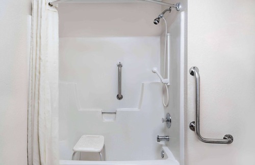 Winona Hotel | Super 8 by Wyndham Winona MN
