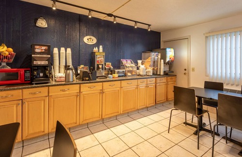 Wooster Hotel | Super 8 by Wyndham Wooster