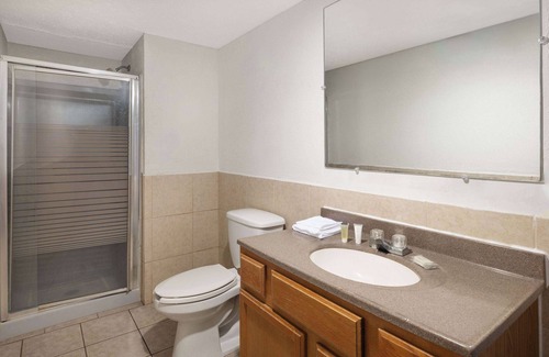Youngstown Hotel | Super 8 by Wyndham Youngstown/Girard