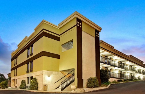 Southwest Raleigh Hotel | Super 8 Downtown Raleigh