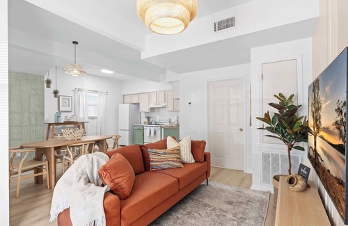 Historic Downtown Kissimmee House | SUPER BOHO- At LAKE TOHO's WATER, SLEEPs 6!