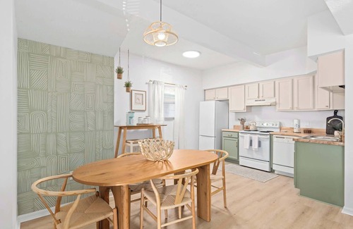 Historic Downtown Kissimmee House | SUPER BOHO- At LAKE TOHO's WATER, SLEEPs 6!