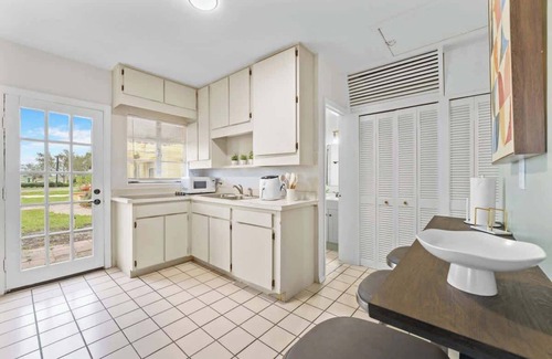 Historic Downtown Kissimmee House | SUPER BOHO - At Lake Toho, Fishing, VINTaGE VIBEs