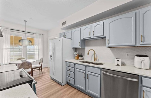 Historic Downtown Kissimmee House | SUPER BOHO - LAKE TOHO, FISHiNG, WATER FRONTs
