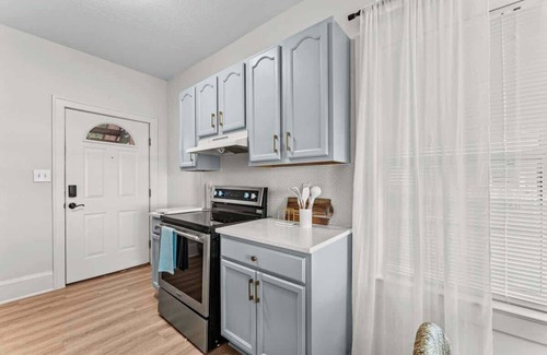 Historic Downtown Kissimmee House | SUPER BOHO - LAKE TOHO, FISHiNG, WATER FRONTs