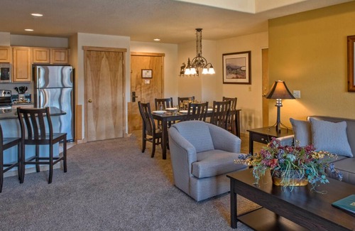 Four O'Clock Condo | Super Bowl weekend Ski-in/Ski-out 2 Bedroom 5 Star Grand Timber Breckenridge