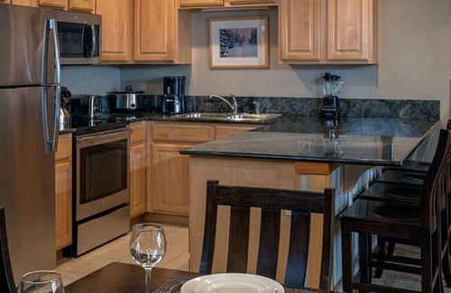 Four O'Clock Condo | Super Bowl weekend Ski-in/Ski-out 2 Bedroom 5 Star Grand Timber Breckenridge