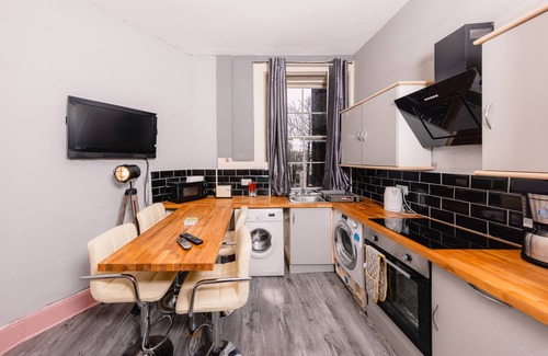 Bonnington Apartment | Super Central 4 Bedrooms Apartment by Calton Hill
