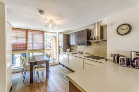 Farringdon Apartment | Super Central beautiful Three Bedroom