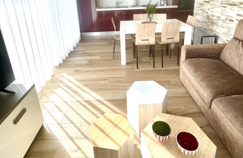 Old Town Apartment | Super central, brand new and sunny, in downtown!