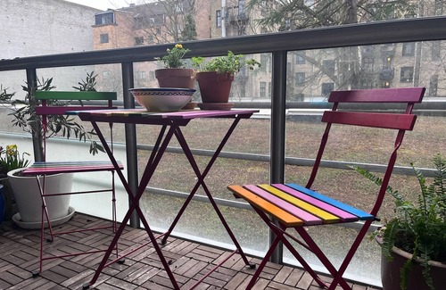 Frederiksberg C Apartment | Super Central Familiebolig i Grøn Arkitektur